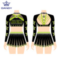 Personaliza o top corto e a saia all star cheer