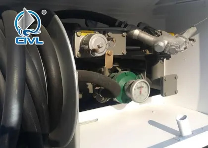 Howo 4x4 Off Road Fuel Tank Truck 6000L