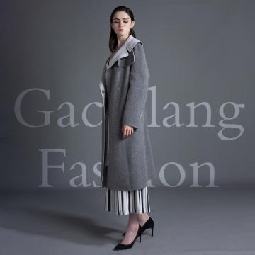 Cashmere coat with lapel design