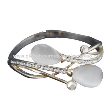The fine and good quality gemstone crystal braceletNew