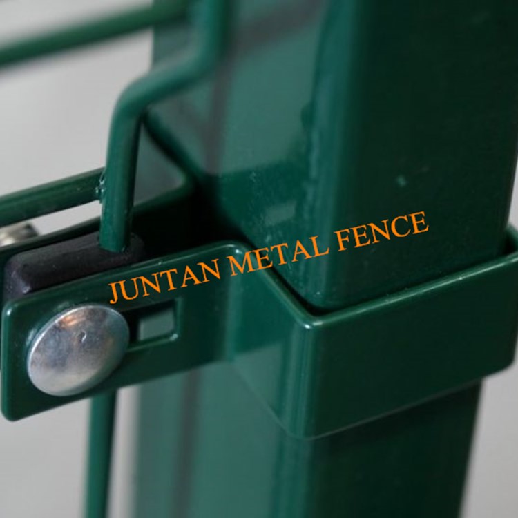 PVC green color iron wire mesh bilateral fences