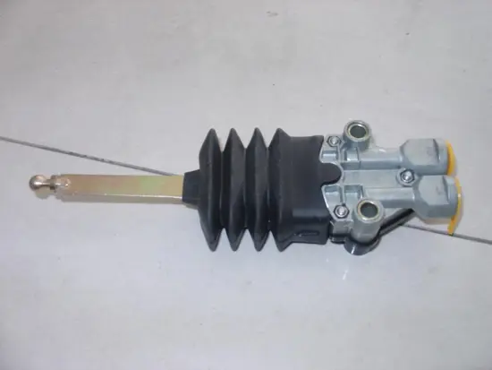 SCANIA TRUCK LEVELLING VALVE4640070010