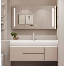 Intelligent Mirror Combining LED Lighting and Smart Features