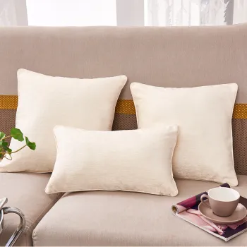 Chenille cushion with solid color