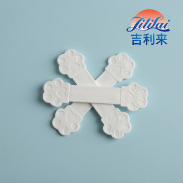 Дизайн знака «Коготь медведя» из сырной палочки