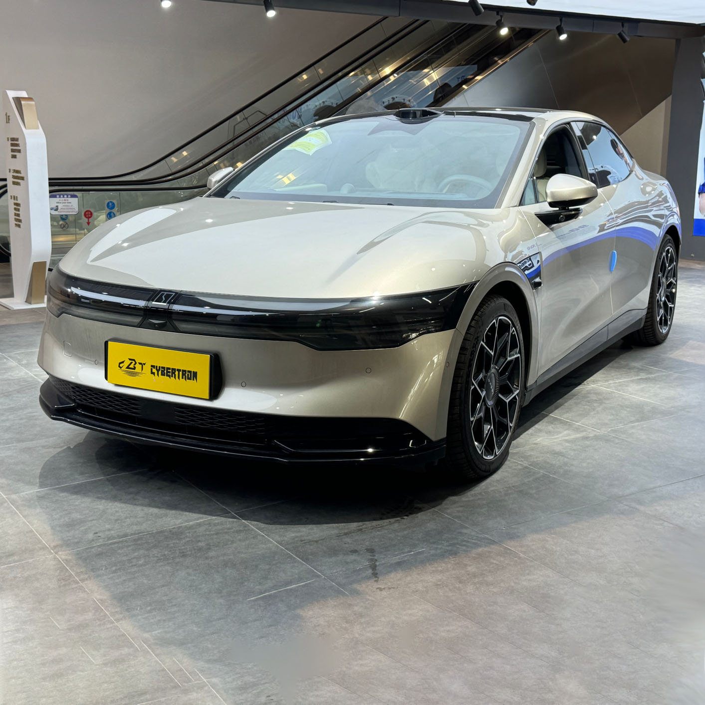 Intelligent Electric Flagship Sedan Zeekr 007