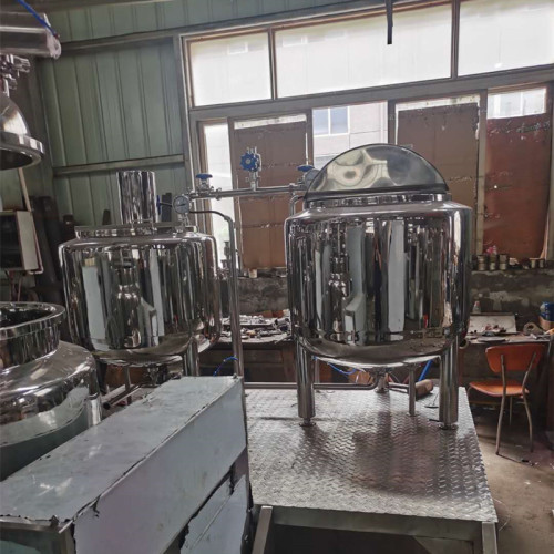 Automatic vacuum homogenizing emulsifier