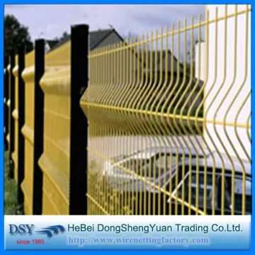 Cheap PVC Coated Triangular Curved Welded Wire Mesh Fence