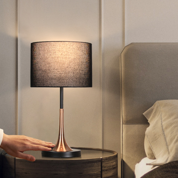 Lampada da scrivania per camera da letto moderna in stile nordico