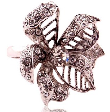 Graceful hollowed flower ring