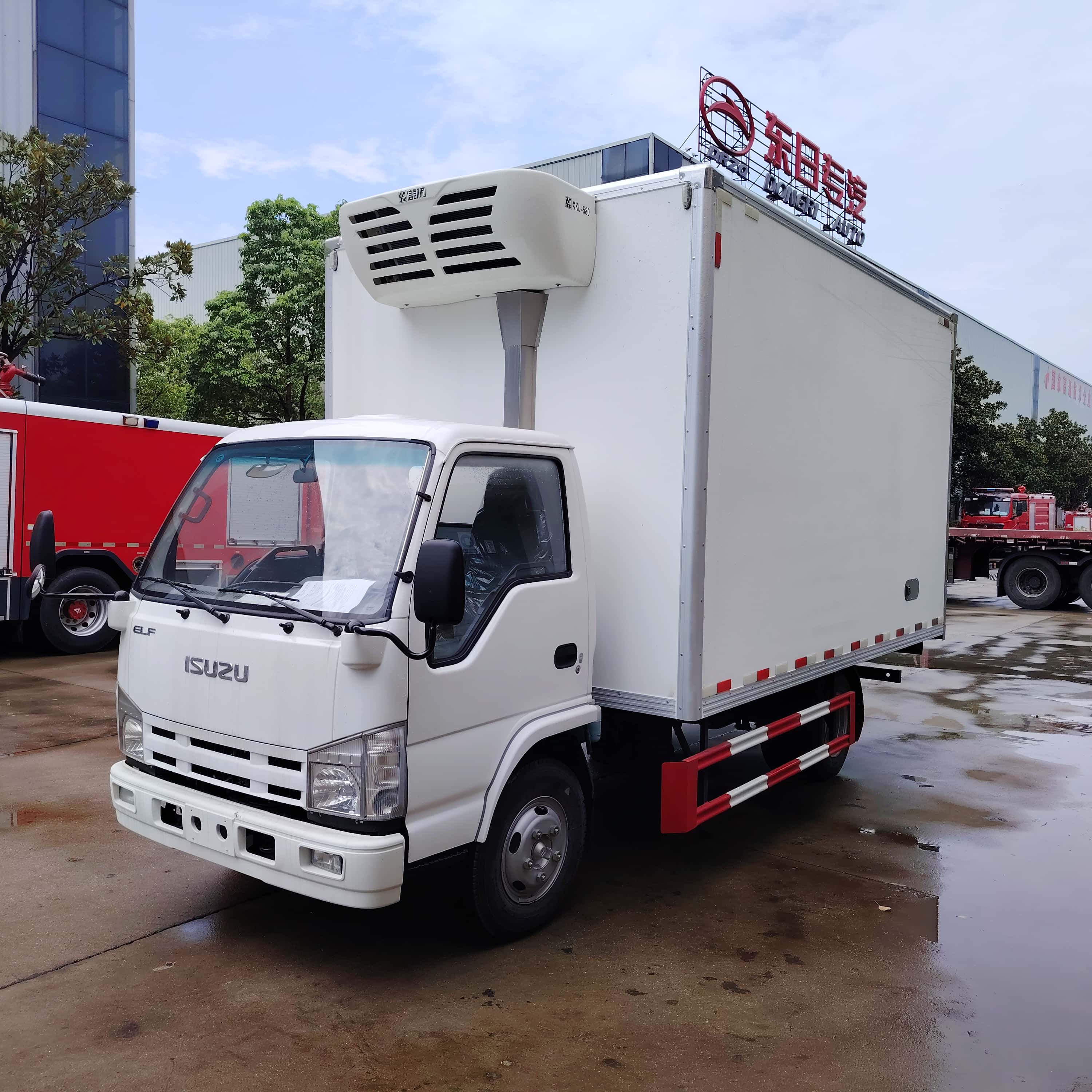 ISUZU 98hp diesel light duty refrigerator unit truck
