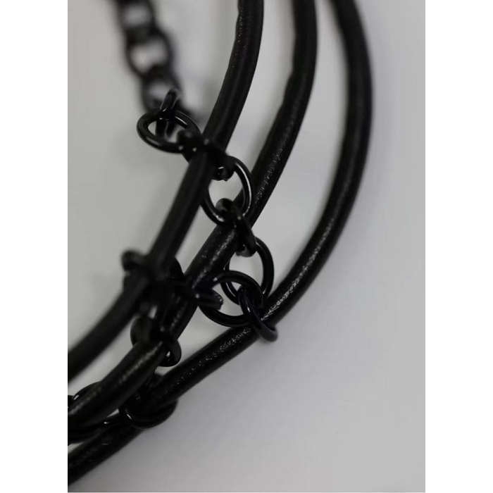 Colar de crânio serpentino preto