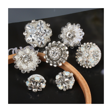 Pulsanti di strass in lega Diamante personalizzati: adornano i tuoi progetti con fiore di cristallo scintillanti