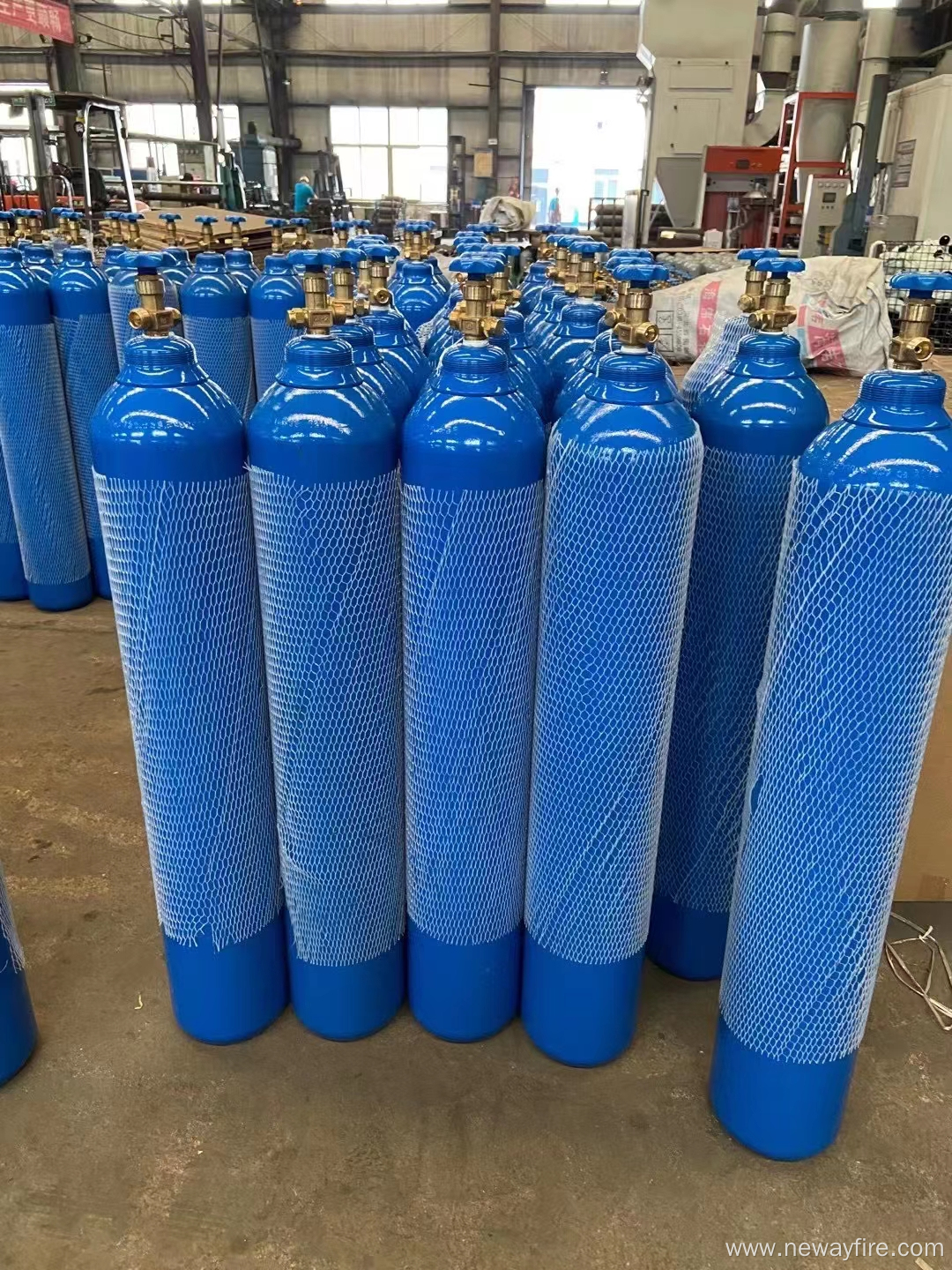 Blue 60 litre oxygen cylinder