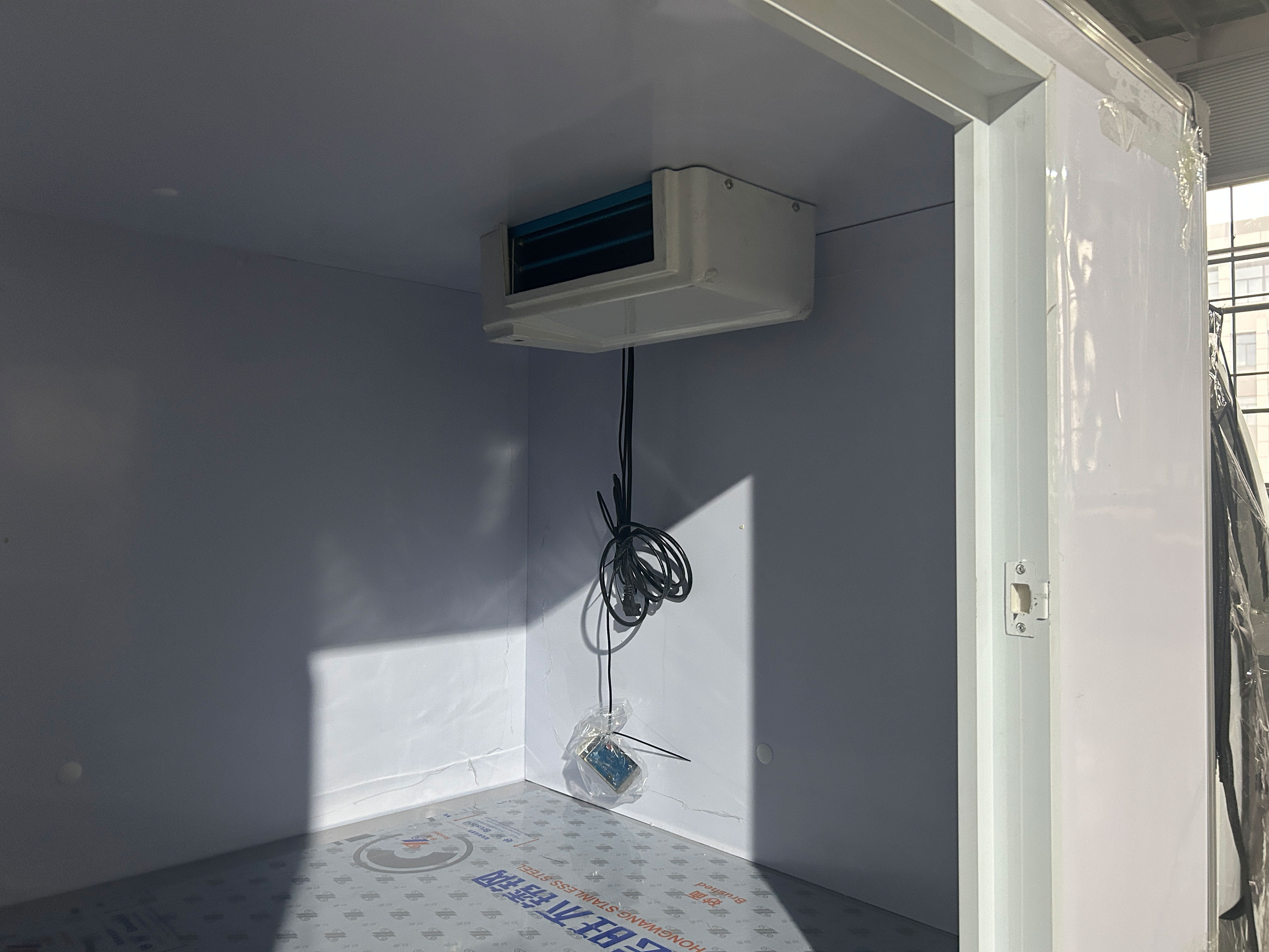 Cargo cerrado con refrigerador: vehículo de tres ruedas