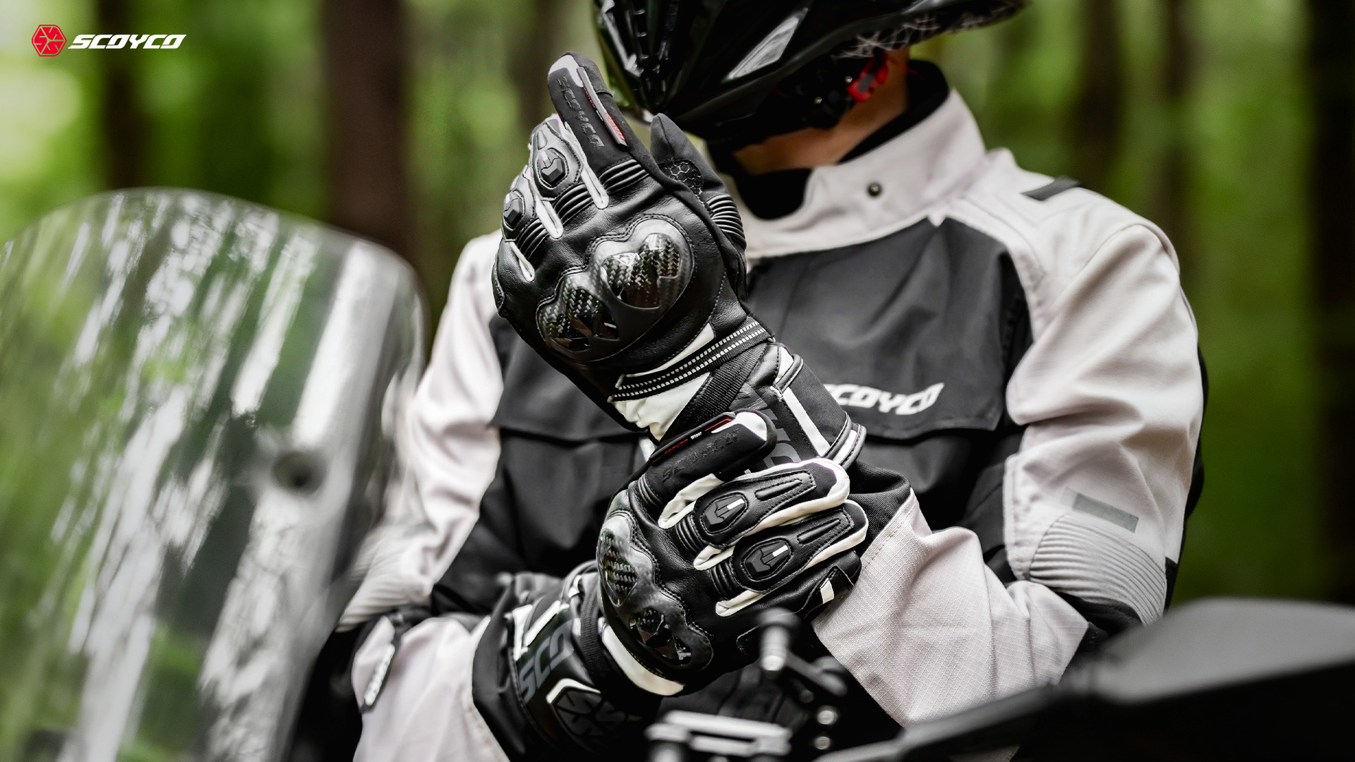 Carbon knuckle motorcycle gloves