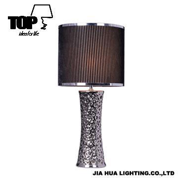 Antique Hollow-out Pattern Table Lamp