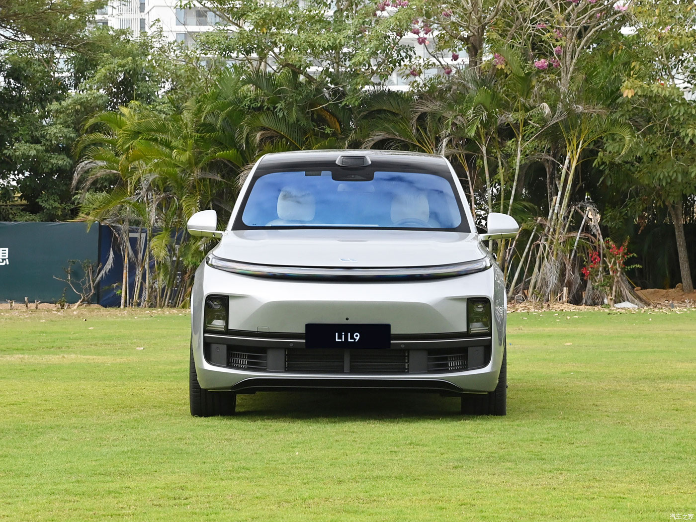 李自动L9新能量车
