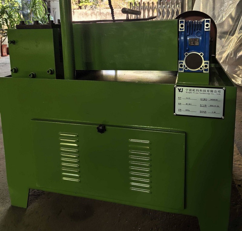 Ningbo Yijun 3T Thread Rolling Machine Overcomes Micron-Level Precision Challenge, M2-M12 Precision Screw Orders Surge!