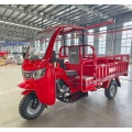 Triciclo confortável com cabine de motorista fechada