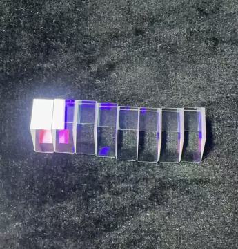 Penyelesaian Prisma Berlapis Optik Berprestasi Tinggi