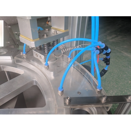 Máquina de selagem e enchimento de cápsulas de café Nespresso compatível com pista única automática em pequena escala