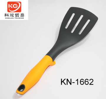 KN-1662 hot online sale Nice price nylon sloted turner with soft TPR handle cooking tools kitchen nylon utensils