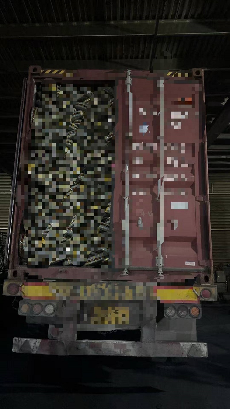Ruisilaifu Motorcycle Tires Set Sail for South Africa! Two Containers Shipped Simultaneously, Showcasing New Heights of "Made in China"
