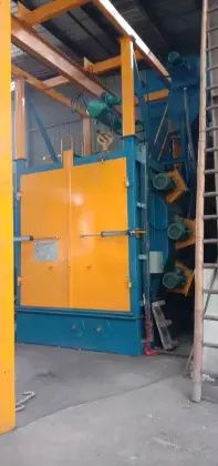 Double hooks shot blasting machine shot blasting chamber