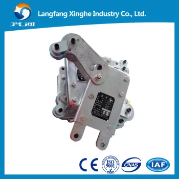 Tilt-proofing safety lock for hot galvanized / aluminium alloy suspending gondola / gondola manufacturer for sale