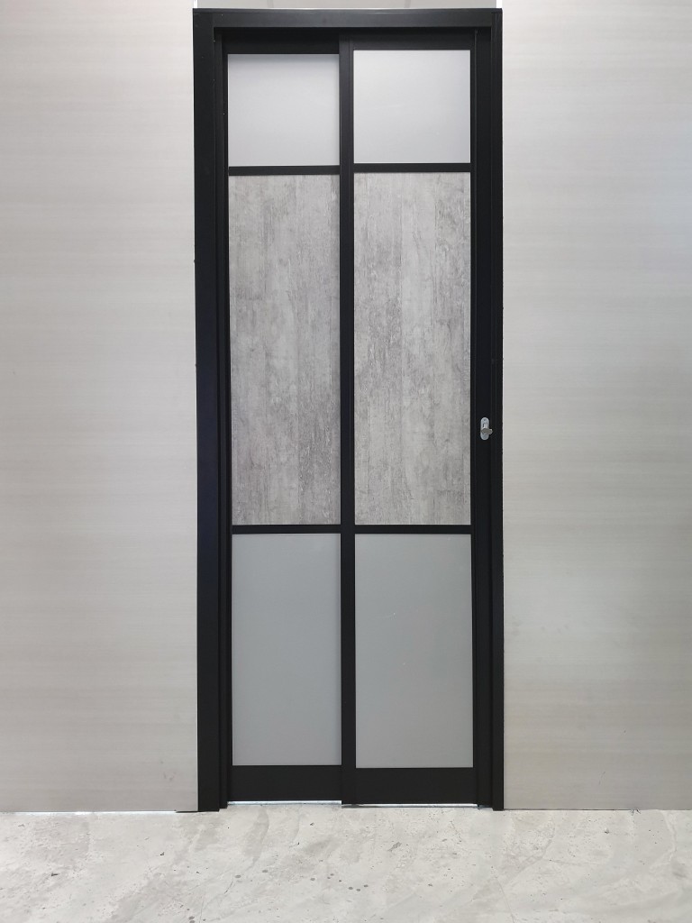 Toilet pd door