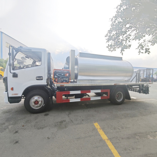 Dongfeng 4x2 6CBM Caminhão de manutenção de rodovias de distribuidor de asfalto
