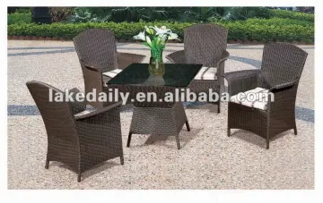 Compact Rattan outdoor dinning table set