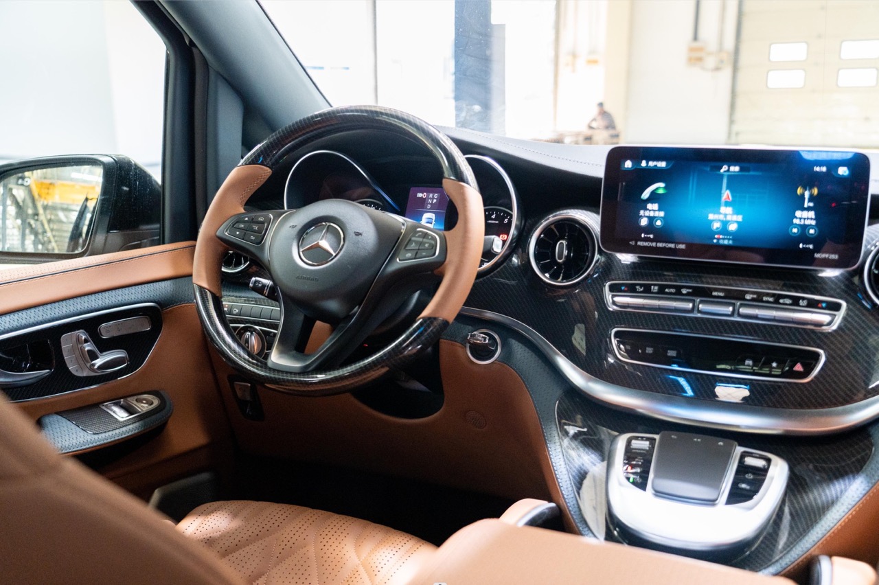 Luxury Mercedes Benz V260L MPV