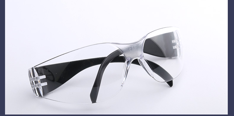 Anti-fog and anti-impact protective glasses