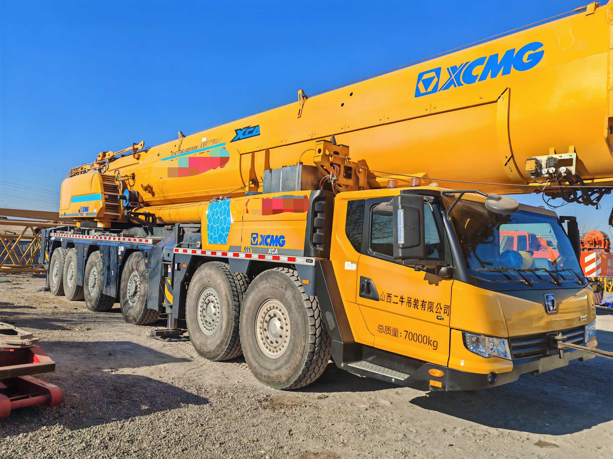 the-left-side-of-the-all-terrain-crane the-left-side-of-the-all-terrain-crane