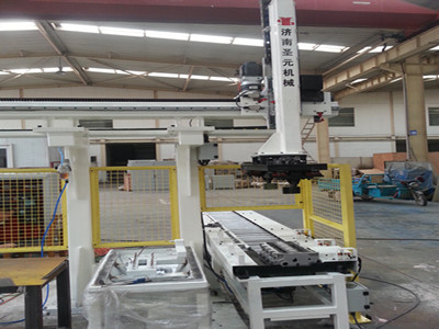 Der Metal Truss Roboter The Metal Truss robot
