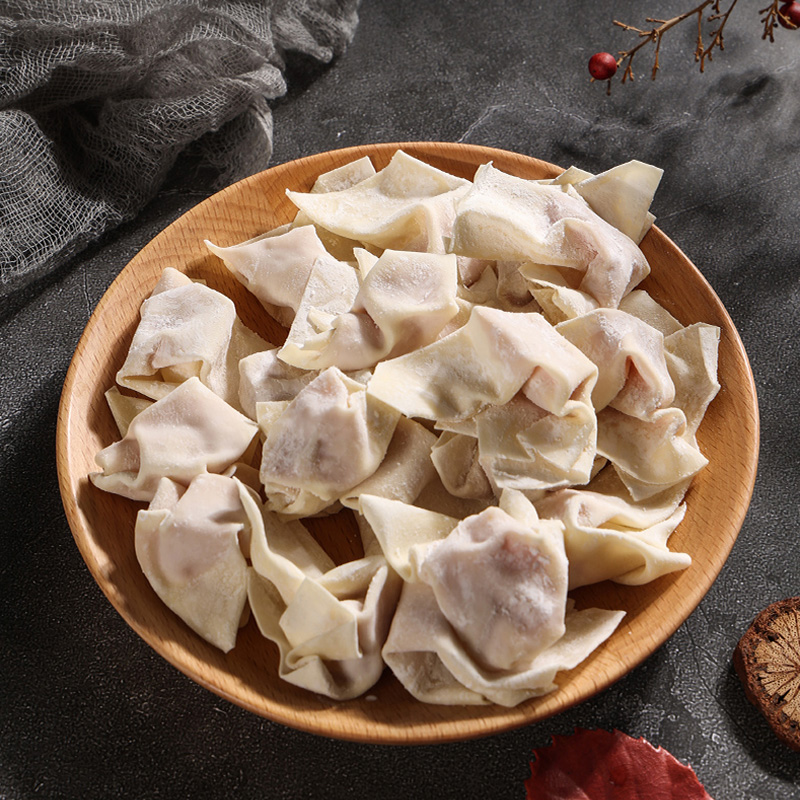 Кустарные вонтоны из свежего мяса ручной работы