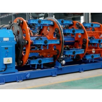 Máquina de torcer rígido para aplicações tubulares e de fios