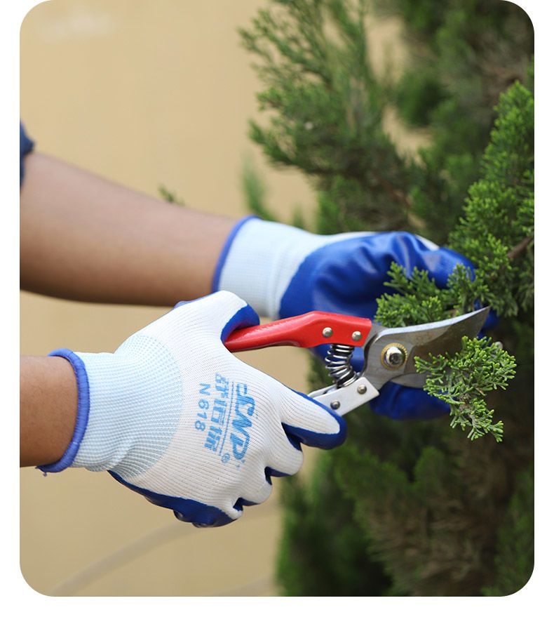 Nitrile gloves