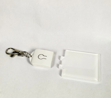 Des clés en acrylique personnalisés personnalisables dans des formes claires rondes uniques