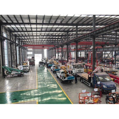 Грузовик с подъемной платформой с поворотной стрелой, 14 м, 40 футов