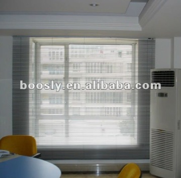 venetian blinds/ blinds/ vertical venetian blinds