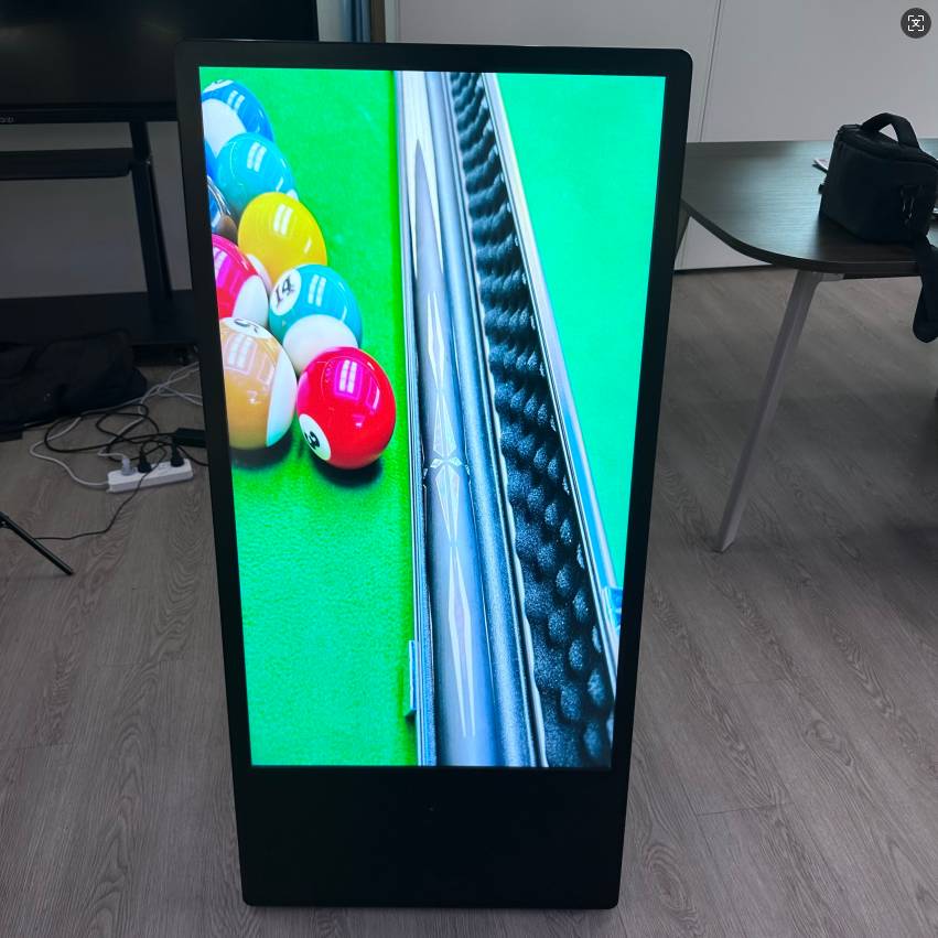 תצוגת מידע ניידת בדירוג IP65 עם מערכת קירור חכמה