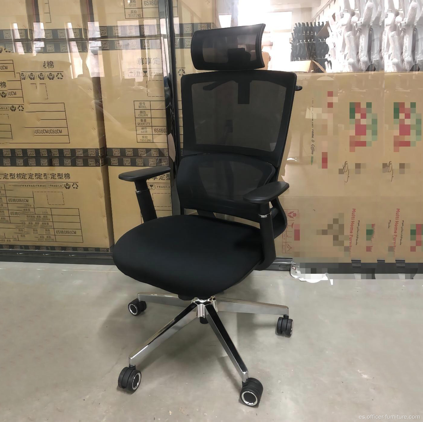 Cómoda silla ejecutiva ergonómica de la oficina en casa