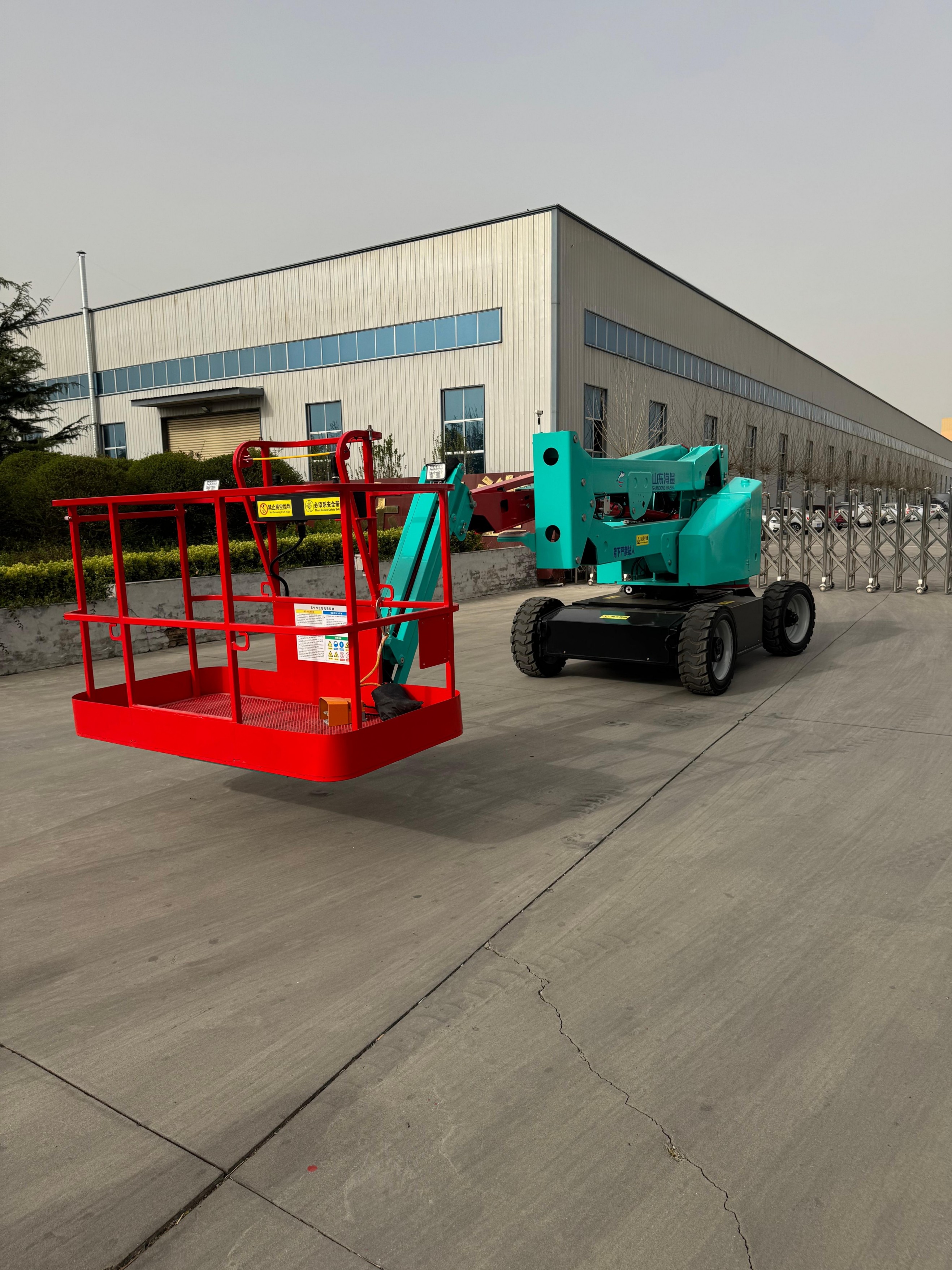 Electric Articulating Boom Lift