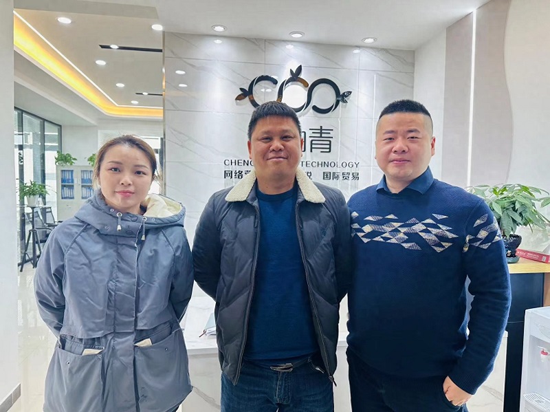 La trasmissione di Yuxiang ha visitato Chengyouqing per un'ispezione e uno scambio, discutendo l'espansione globale delle parti rigenerate automobilistiche Yuxiang Transmission visited Chengyouqing for an inspection and exchange, discussing the global expansion of automotive remanufactured parts