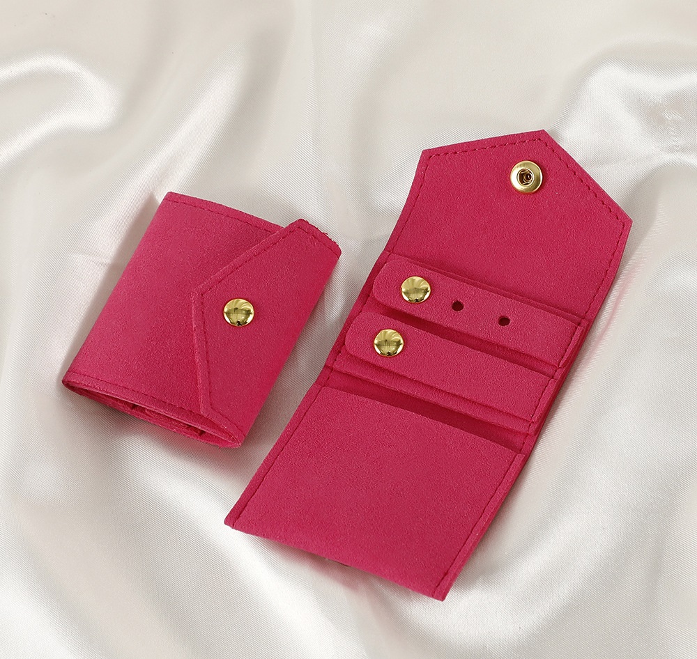Portable slim jewelry storage pouch with snap button