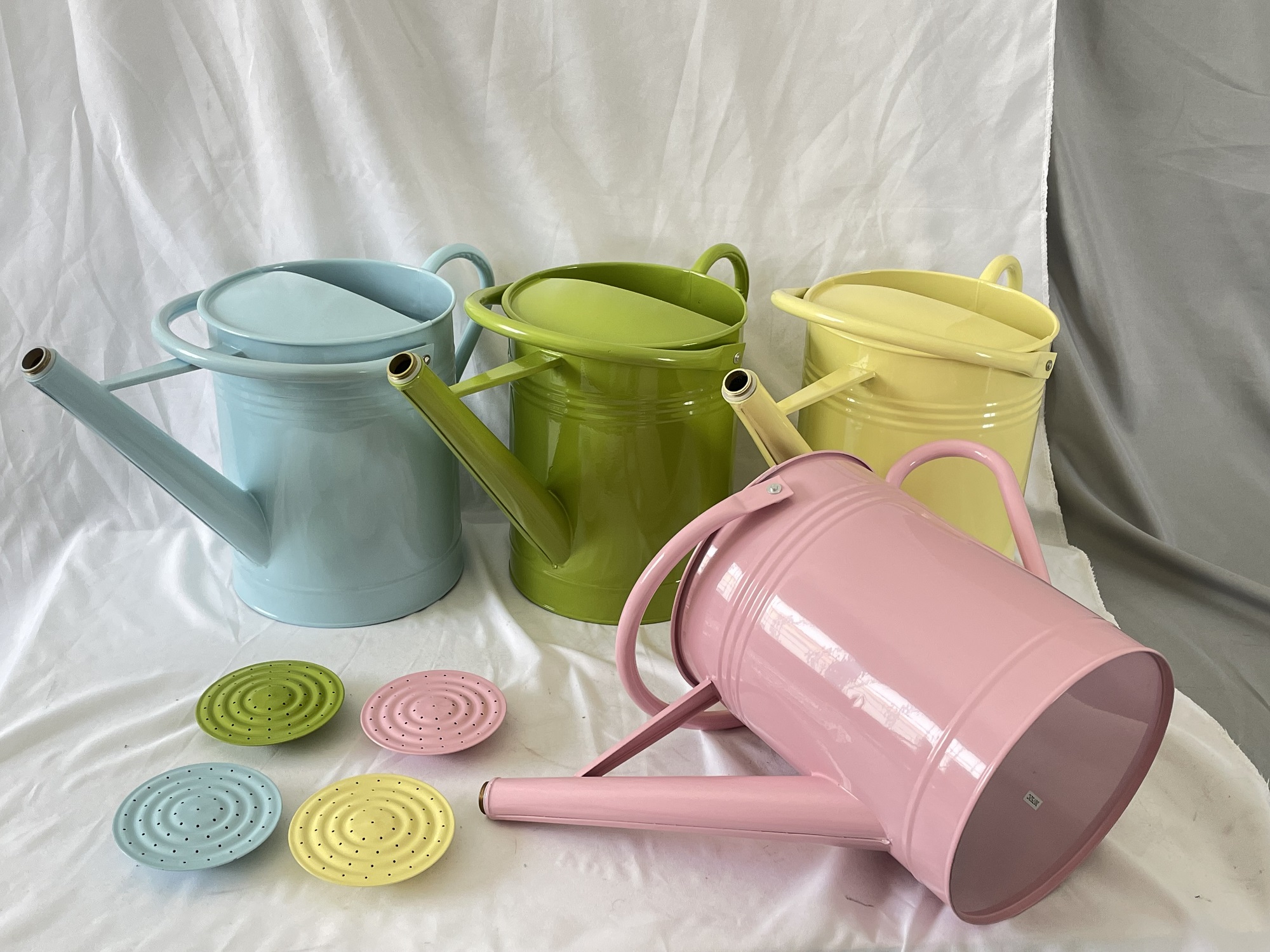 Metal watering can with customizable pattern
