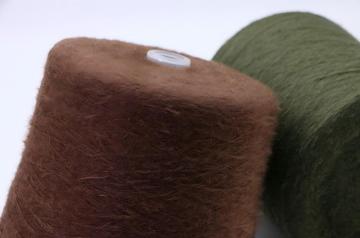 Hilo de lujo del visión de la pluma de Polyeser para hacer punto los guantes 13NM de los sombreros de los calcetines de Sweraters